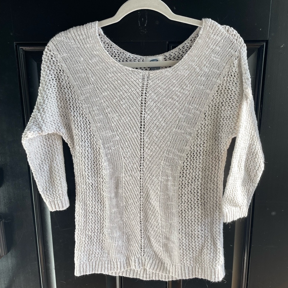 Old Navy Women’s Sweater
Size: Small
Color: Cream
Material: Cotton/Acrylic